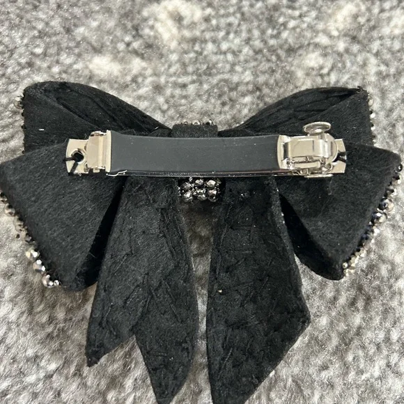 Express brand sparkling sequin bow barrette - Picture 3 of 3